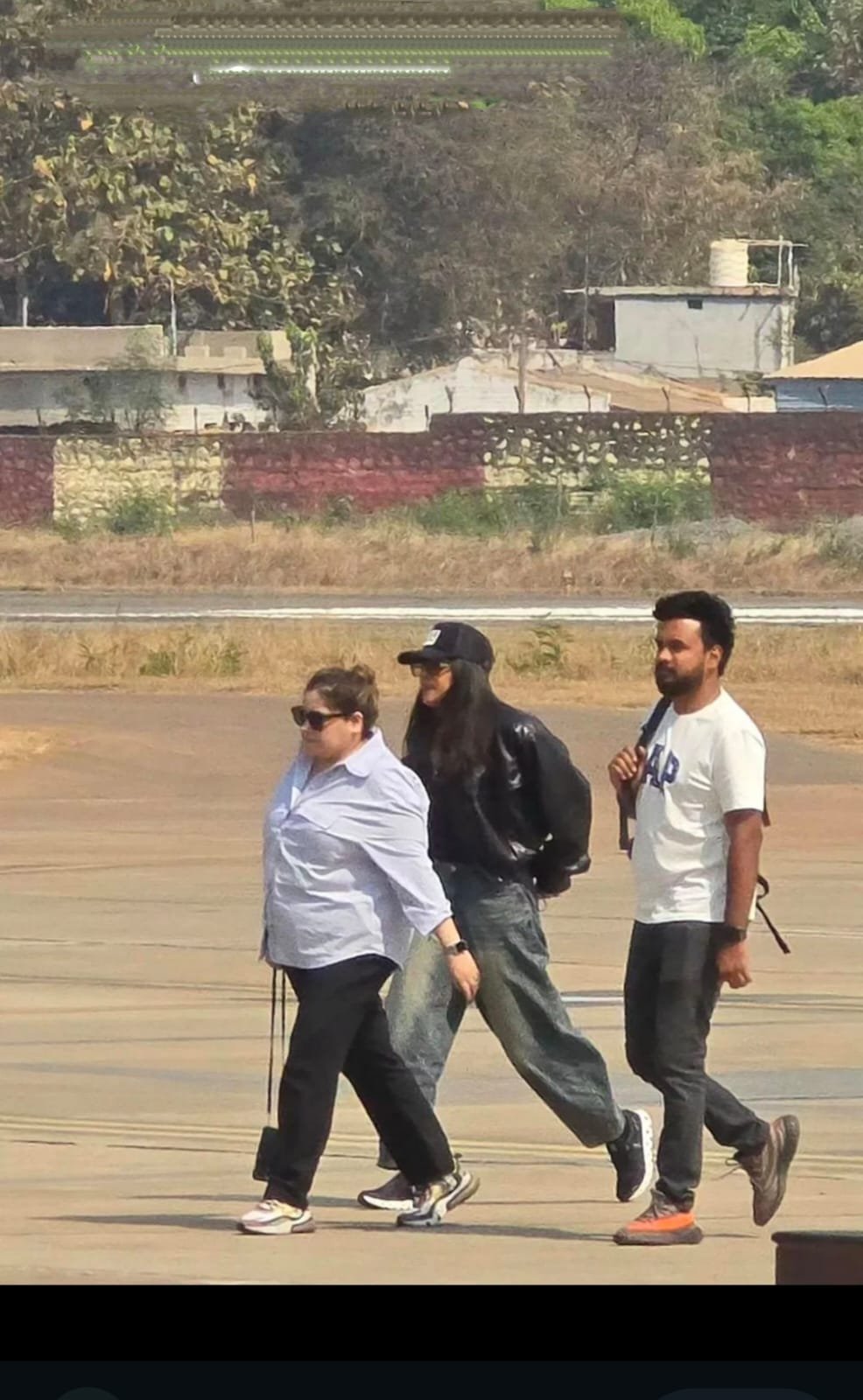 मशहूर बॉलीवुड एक्ट्रेस प्रियंका चोपड़ा अपनी टीम के साथ विशेष विमान से पहुँची जगदलपुर 