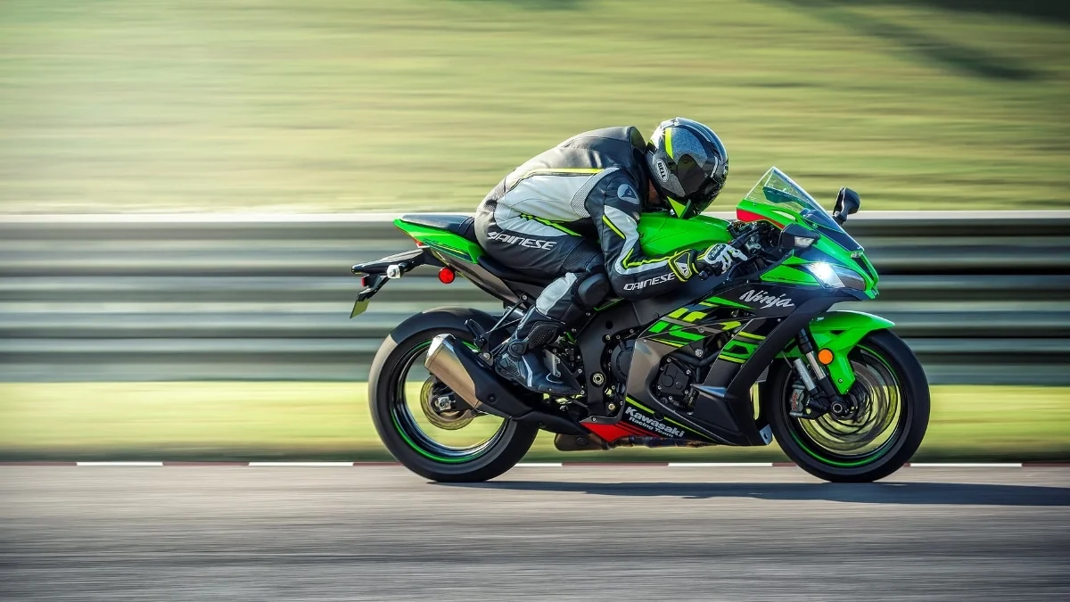Kawasaki Ninja ZX-10R:15.99 लाख की कीमत में 998cc पावर और 299 किमी/घंटा की रफ्तार